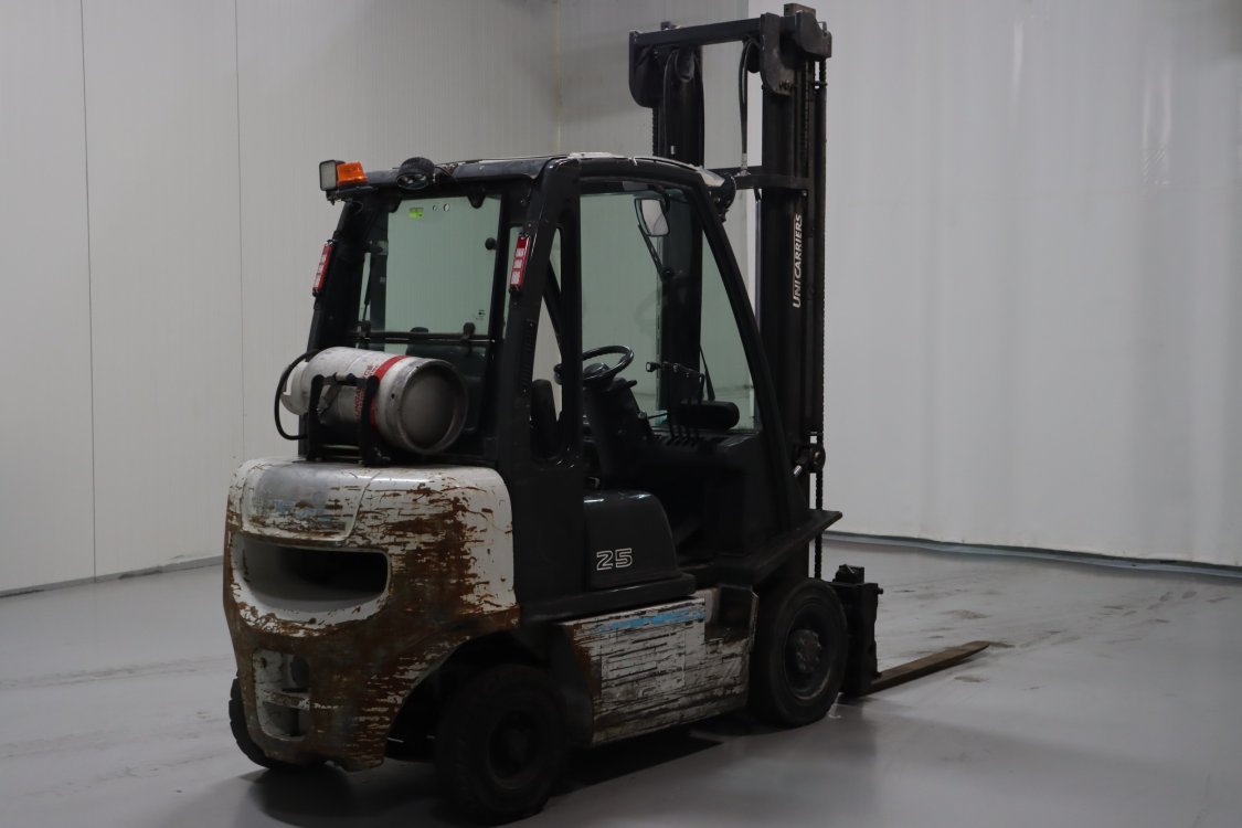 Nissan U1D2A25LQ - Cb78 8 - CB78