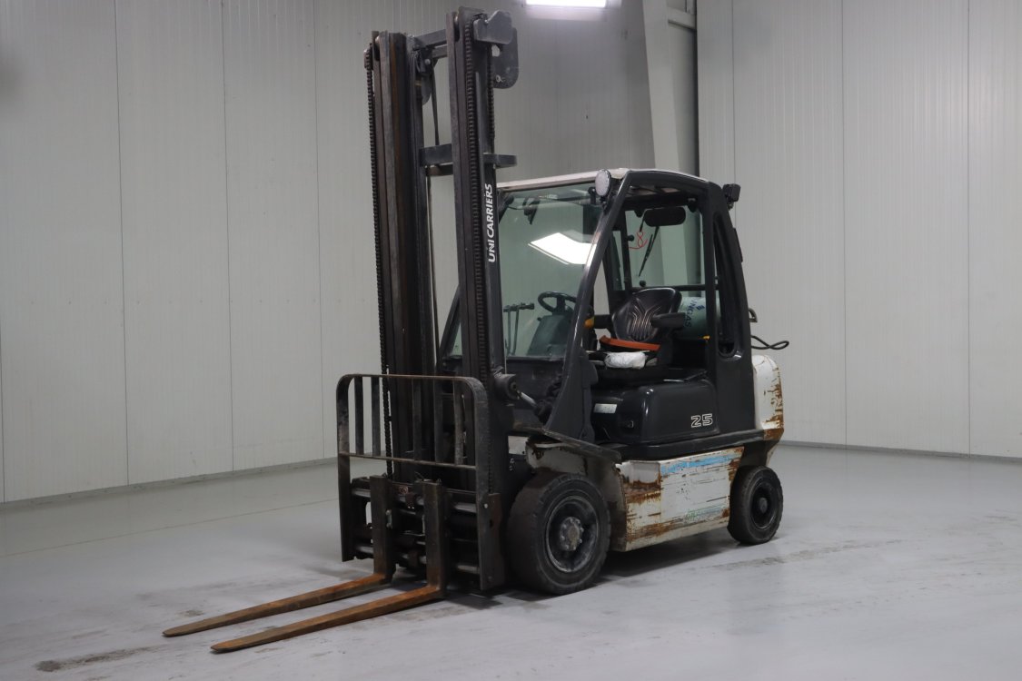Nissan U1D2A25LQ - Cb79 4 - CB79