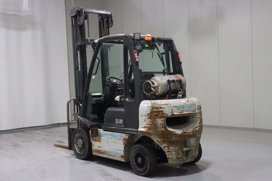 Nissan U1D2A25LQ - Cb79 5 - CB79