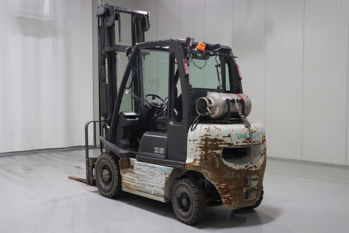 Nissan U1D2A25LQ - Cb80 6 - CB80