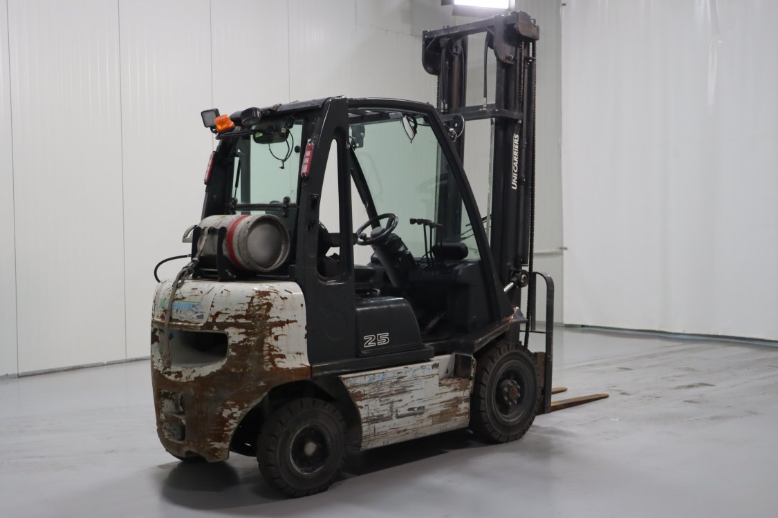 Nissan U1D2A25LQ - Cb80 8 - CB80