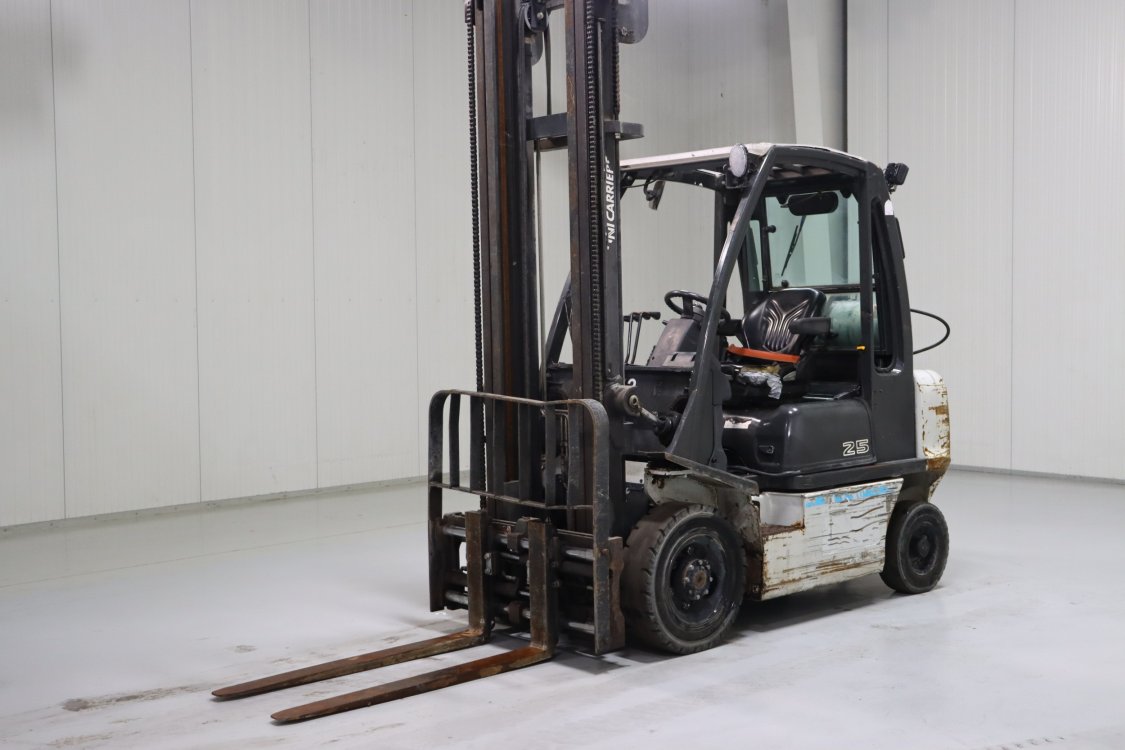 Nissan U1D2A25LQ - Cb81 4 kopie - CB81