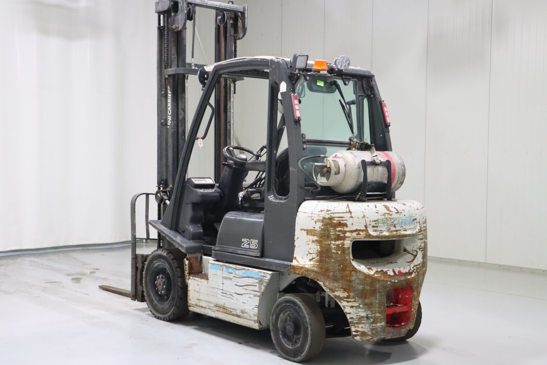Nissan U1D2A25LQ - Cb81 5 kopie - CB81