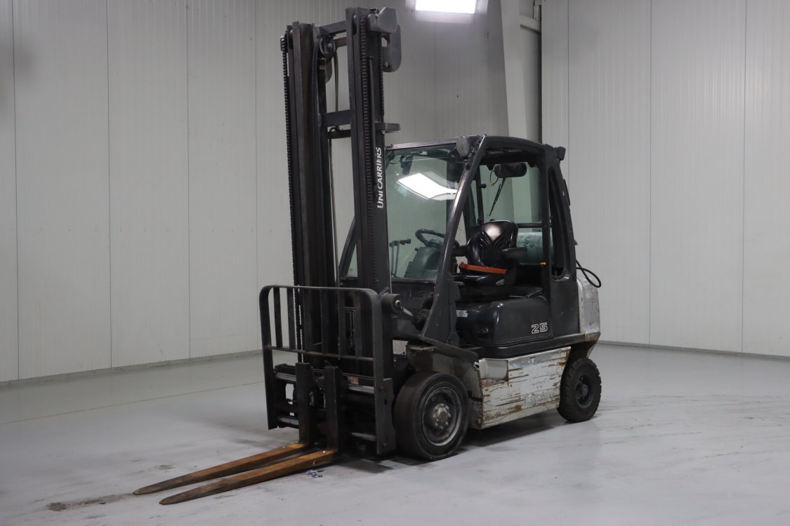 Nissan U1D2A25LQ - Cb82 5 - CB82