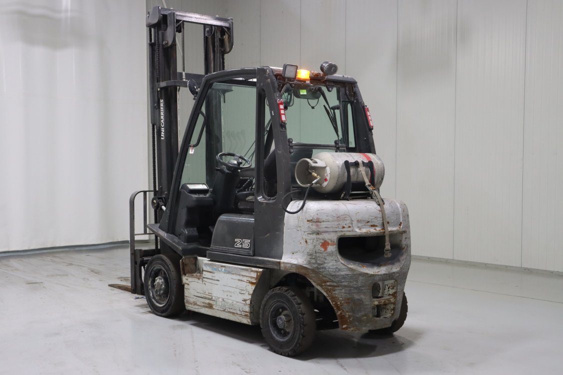 Nissan U1D2A25LQ - Cb82 6 - CB82