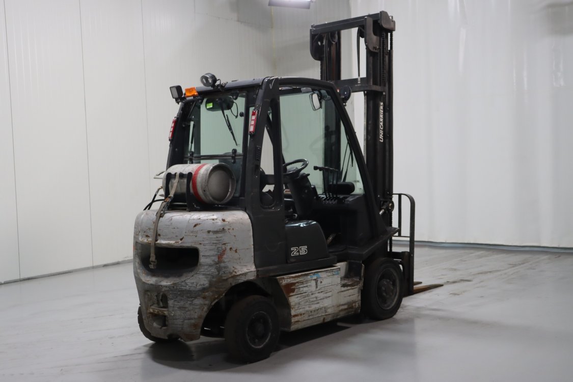 Nissan U1D2A25LQ - Cb82 8 - CB82