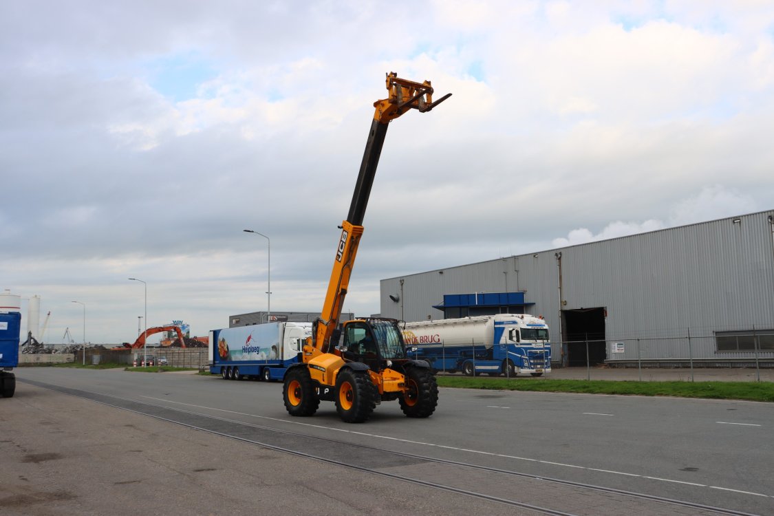 JCB 560-80 Agri Super - Cf18 1 - CF18